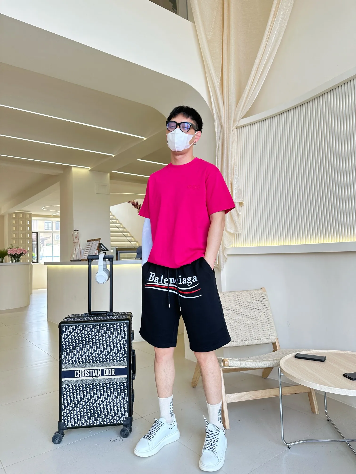 Balenciaga's three-standard complete 2026 summer New Arrival men's casual shorts, advanced custom-made Breathable fabric, Breathable fabric, extremely stretchy and comfortable, impeccable details, top-grade accessories, original logo design concept, delicate and soft feel! The upper body fit is awesome! Size: M-XXXL Please state your height and weight when ordering